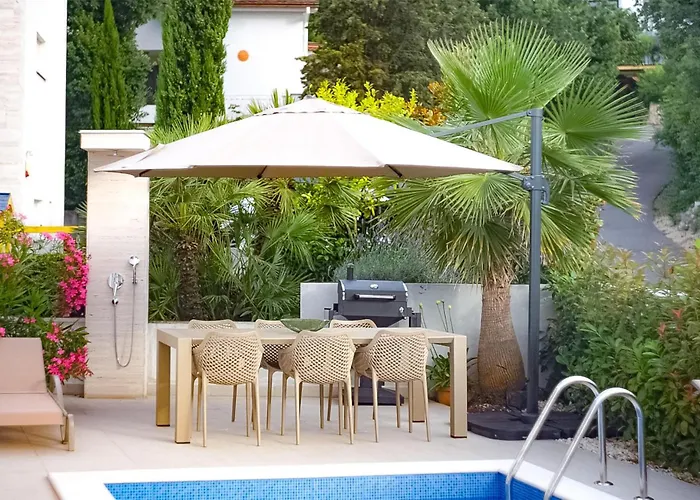 Beautiful In With Kitchen *