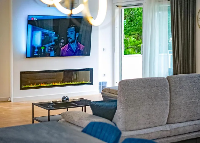 Beautiful In With Kitchen بيت للعطل كليمنو