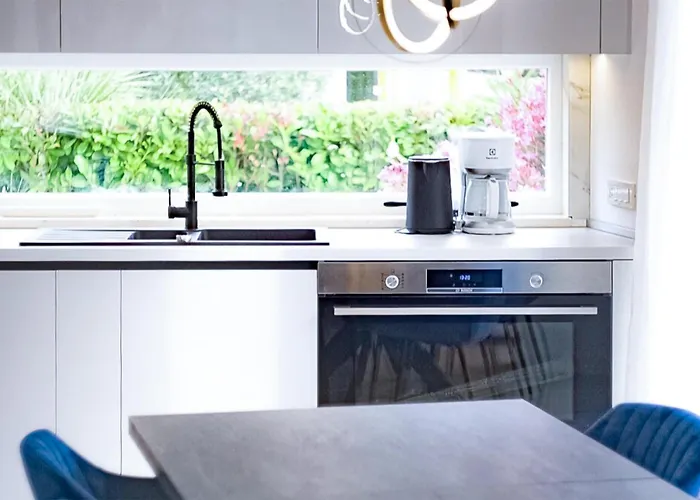 Beautiful In With Kitchen * كليمنو